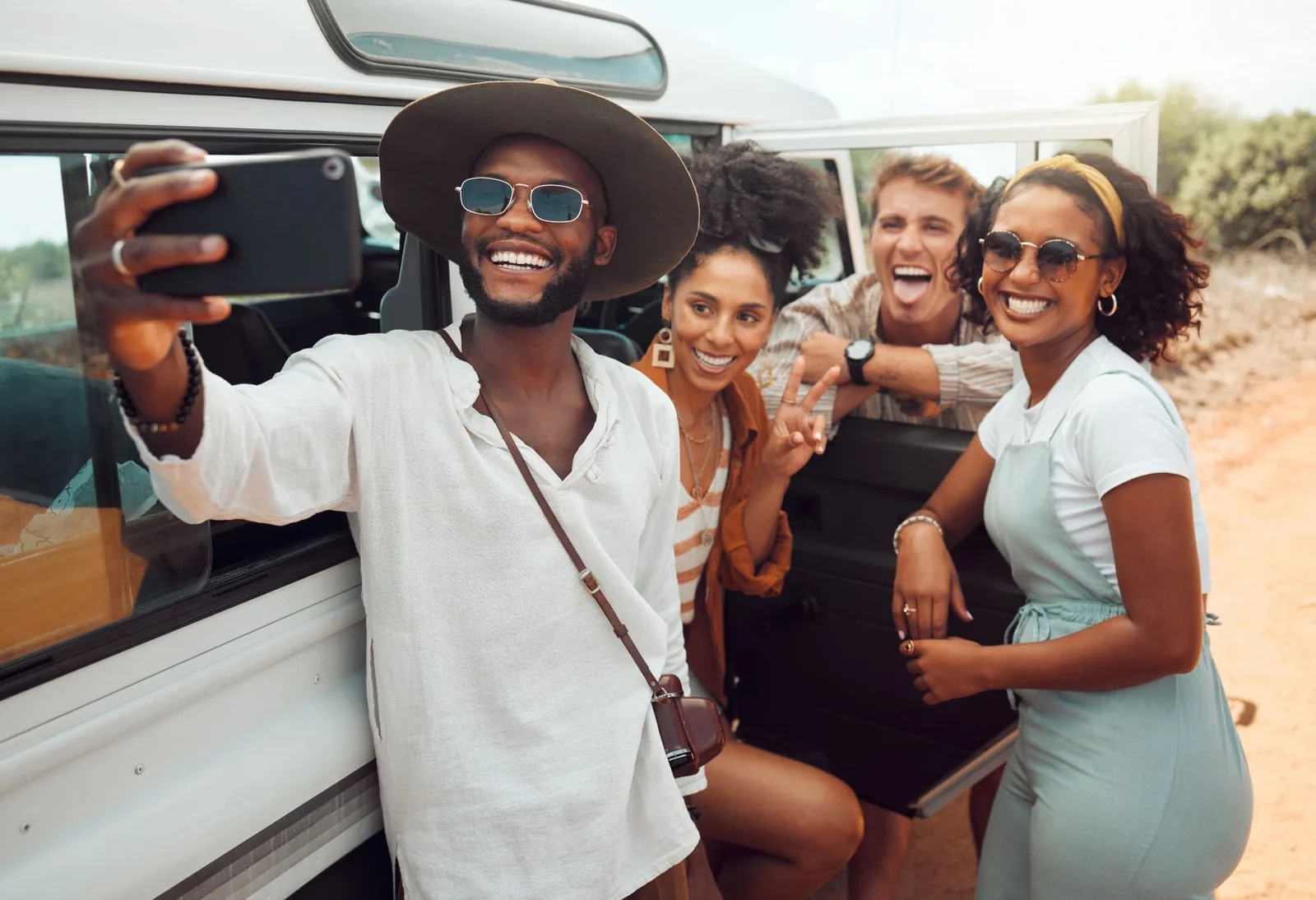 friends-selfie-road-trip-desert-and-smile-on-travel
